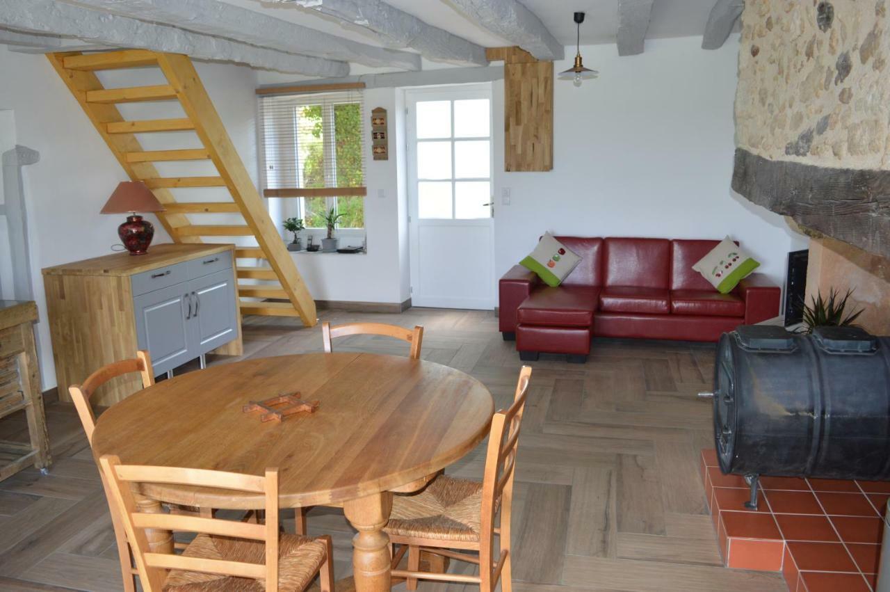 Aux Volets Bleus Chez & Sylvie Holiday home *